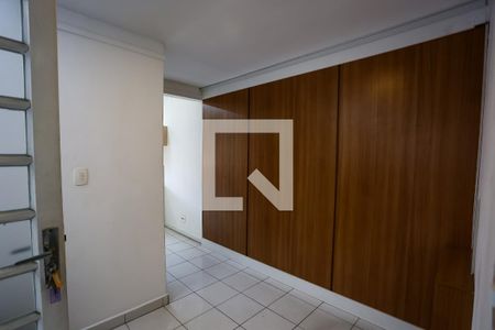 hall de casa à venda com 4 quartos, 250m² em Vila Progredior, São Paulo