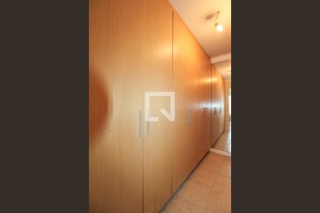 Casa para alugar com 300m², 4 quartos e 4 vagas Casa para alugar com 300m², 4 quartos e 4 vagasCloset - Quarto 4