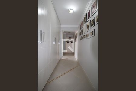 Casa para alugar com 300m², 4 quartos e 4 vagas Casa para alugar com 300m², 4 quartos e 4 vagasCorredor