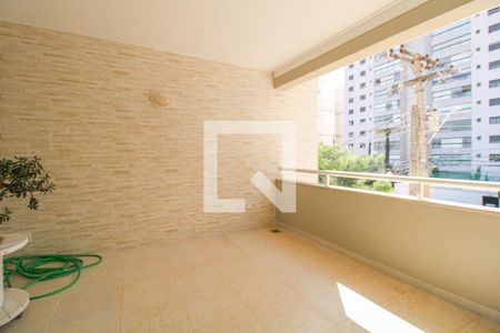 Casa para alugar com 300m², 4 quartos e 4 vagas Casa para alugar com 300m², 4 quartos e 4 vagasVaranda Quarto 2