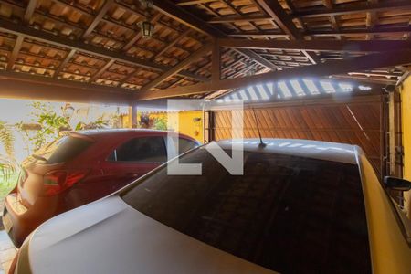 Casa à venda com 225m², 3 quartos e 3 vagas Casa à venda com 225m², 3 quartos e 3 vagasGaragem