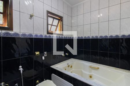 Casa à venda com 225m², 3 quartos e 3 vagas Casa à venda com 225m², 3 quartos e 3 vagasBanheiro da Suíte