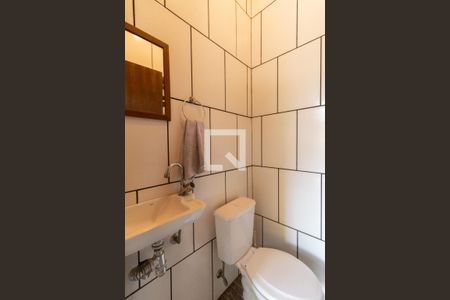 Casa à venda com 225m², 3 quartos e 3 vagas Casa à venda com 225m², 3 quartos e 3 vagasBanheiro Churrasqueira