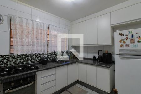 Casa à venda com 225m², 3 quartos e 3 vagas Casa à venda com 225m², 3 quartos e 3 vagasCozinha