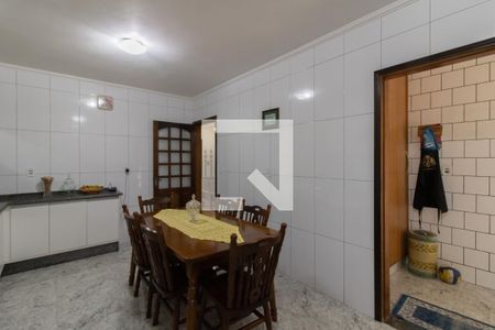 Casa à venda com 225m², 3 quartos e 3 vagas Casa à venda com 225m², 3 quartos e 3 vagasCozinha