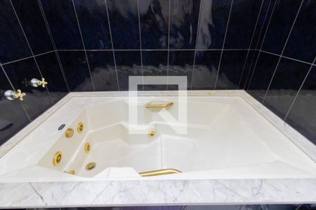 Casa à venda com 225m², 3 quartos e 3 vagas Casa à venda com 225m², 3 quartos e 3 vagasBanheiro da Suíte