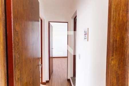 Corredor de apartamento para alugar com 2 quartos, 58m² em Santa Efigênia, Belo Horizonte