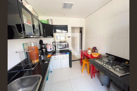 Cozinha de apartamento à venda com 3 quartos, 52m² em Santa Cruz Industrial, Contagem