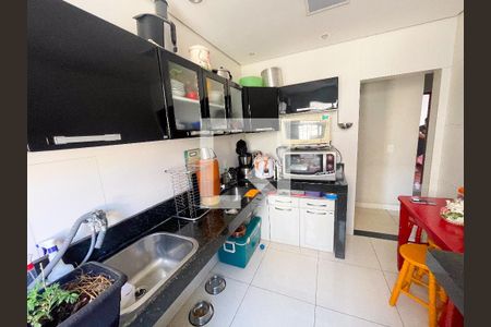 Cozinha de apartamento à venda com 3 quartos, 52m² em Santa Cruz Industrial, Contagem