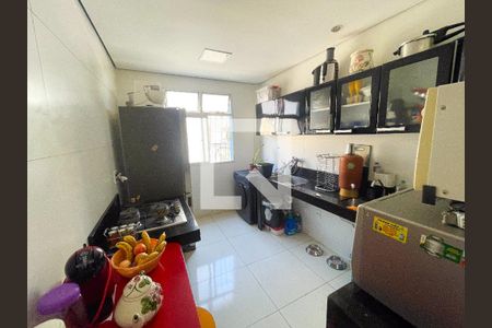 Cozinha de apartamento à venda com 3 quartos, 52m² em Santa Cruz Industrial, Contagem