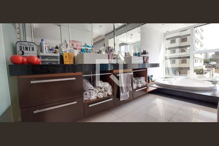 Apartamento à venda com 199m², 3 quartos e 3 vagas Apartamento à venda com 199m², 3 quartos e 3 vagasBanheiro Quarto 3 suíte