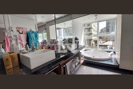 Apartamento à venda com 199m², 3 quartos e 3 vagas Apartamento à venda com 199m², 3 quartos e 3 vagasBanheiro Quarto 3 suíte