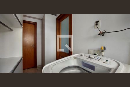 Apartamento à venda com 199m², 3 quartos e 3 vagas Apartamento à venda com 199m², 3 quartos e 3 vagasÁrea de Serviço