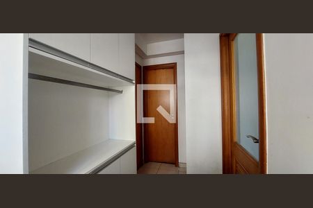 Apartamento à venda com 199m², 3 quartos e 3 vagas Apartamento à venda com 199m², 3 quartos e 3 vagasÁrea de Serviço