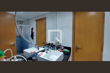 Apartamento à venda com 199m², 3 quartos e 3 vagas Apartamento à venda com 199m², 3 quartos e 3 vagasBanheiro Quarto 1 e 2 suíte