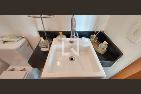 Apartamento à venda com 199m², 3 quartos e 3 vagas Apartamento à venda com 199m², 3 quartos e 3 vagasLavabo