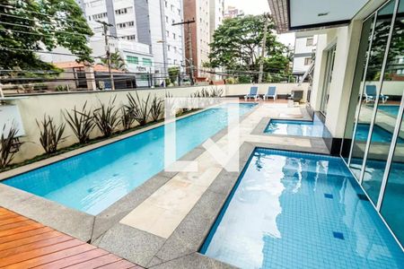 Apartamento à venda com 199m², 3 quartos e 3 vagas Apartamento à venda com 199m², 3 quartos e 3 vagasÁrea comum - Piscina