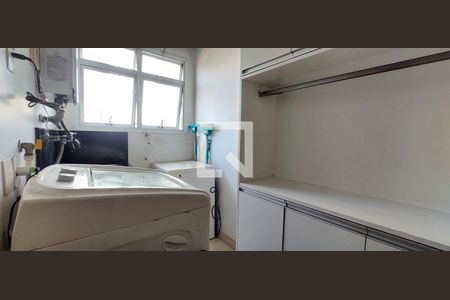 Apartamento à venda com 199m², 3 quartos e 3 vagas Apartamento à venda com 199m², 3 quartos e 3 vagasÁrea de Serviço