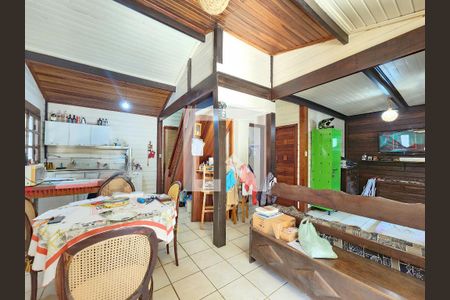 Sala de casa de condomínio para alugar com 3 quartos, 243m² em Retiro do Chale, Brumadinho