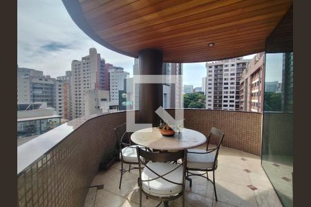Apartamento à venda com 240m², 4 quartos e 3 vagas Apartamento à venda com 240m², 4 quartos e 3 vagasSacada