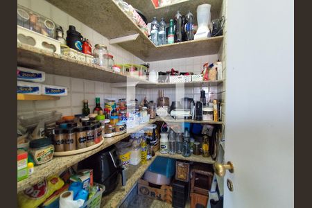 Apartamento à venda com 240m², 4 quartos e 3 vagas Apartamento à venda com 240m², 4 quartos e 3 vagasDespensa