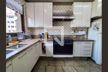 Apartamento à venda com 240m², 4 quartos e 3 vagas Apartamento à venda com 240m², 4 quartos e 3 vagasCozinha