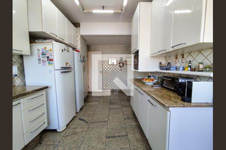 Apartamento à venda com 240m², 4 quartos e 3 vagas Apartamento à venda com 240m², 4 quartos e 3 vagasCozinha