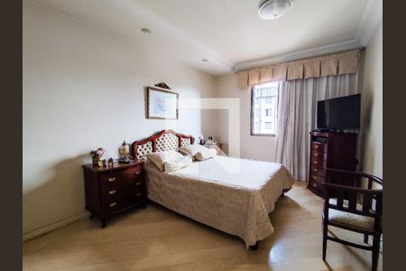 Apartamento à venda com 240m², 4 quartos e 3 vagas Apartamento à venda com 240m², 4 quartos e 3 vagasSuíte 2