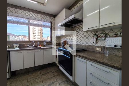 Apartamento à venda com 240m², 4 quartos e 3 vagas Apartamento à venda com 240m², 4 quartos e 3 vagasCozinha