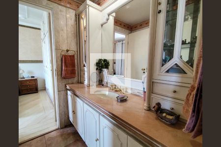 Apartamento à venda com 240m², 4 quartos e 3 vagas Apartamento à venda com 240m², 4 quartos e 3 vagasSuíte 3 e 4 Banheiro