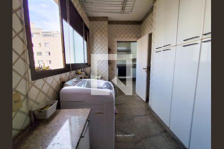 Apartamento à venda com 240m², 4 quartos e 3 vagas Apartamento à venda com 240m², 4 quartos e 3 vagasÁrea de Serviço
