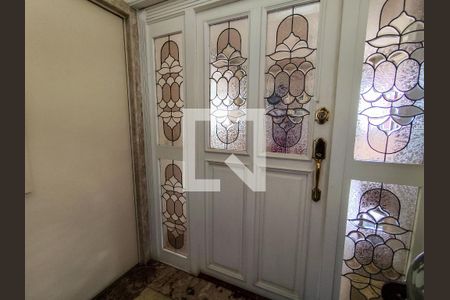 Apartamento à venda com 240m², 4 quartos e 3 vagas Apartamento à venda com 240m², 4 quartos e 3 vagasDetalhe