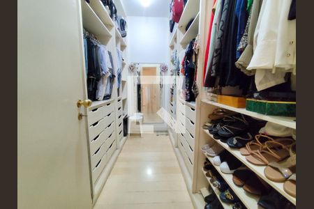 Apartamento à venda com 240m², 4 quartos e 3 vagas Apartamento à venda com 240m², 4 quartos e 3 vagasSuíte 2