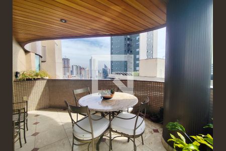 Apartamento à venda com 240m², 4 quartos e 3 vagas Apartamento à venda com 240m², 4 quartos e 3 vagasSacada