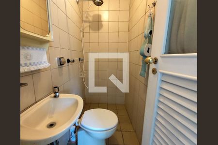 Apartamento à venda com 240m², 4 quartos e 3 vagas Apartamento à venda com 240m², 4 quartos e 3 vagasBanheiro de Serviço