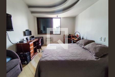 Apartamento à venda com 240m², 4 quartos e 3 vagas Apartamento à venda com 240m², 4 quartos e 3 vagasSuíte 1