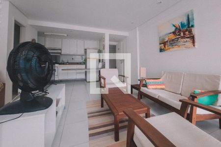 Sala de estar de apartamento para alugar com 1 quarto, 60m² em Ondina, Salvador