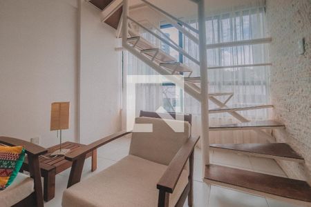 Sala de estar de apartamento para alugar com 1 quarto, 60m² em Ondina, Salvador