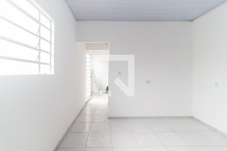 Sala de casa para alugar com 2 quartos, 120m² em Vila Lavinia, Mogi das Cruzes