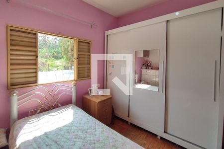 Casa à venda com 340m², 5 quartos e 3 vagas Casa à venda com 340m², 5 quartos e 3 vagasQuarto 2