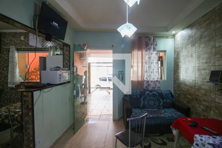 Sala de casa para alugar com 2 quartos, 90m² em Jardim das Oliveiras, São Paulo