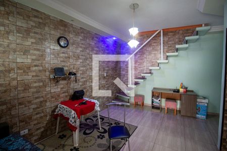 Sala de casa para alugar com 2 quartos, 90m² em Jardim das Oliveiras, São Paulo