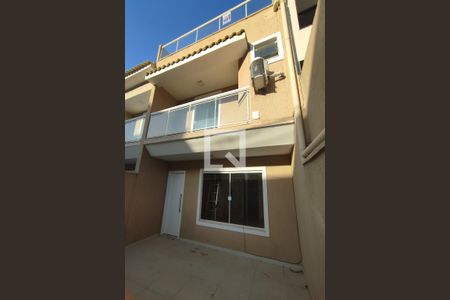 Casa de condomínio à venda com 100m², 3 quartos e 2 vagas Casa de condomínio à venda com 100m², 3 quartos e 2 vagas1º Pav - Area Externa