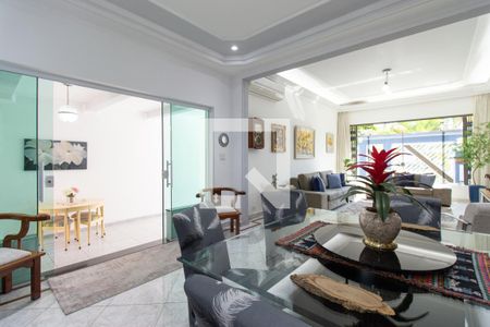 Sala de casa à venda com 4 quartos, 247m² em Vila Monumento, São Paulo