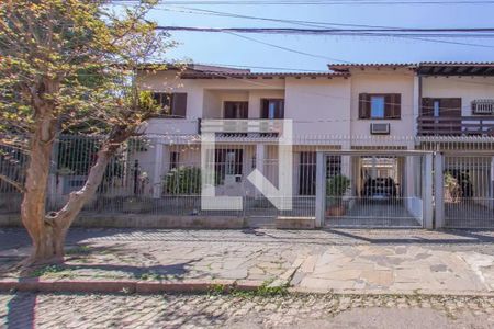 Fachada de casa à venda com 5 quartos, 200m² em São João, Porto Alegre