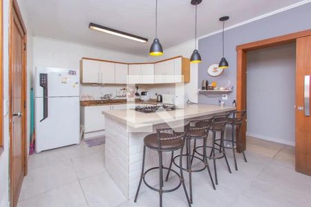 Cozinha de casa à venda com 5 quartos, 200m² em São João, Porto Alegre