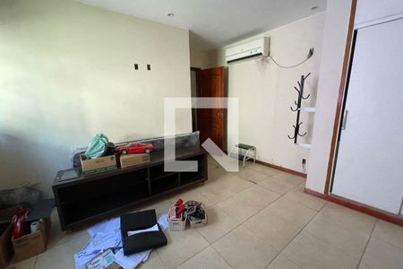 Quarto de casa para alugar com 2 quartos, 100m² em Jardim Olavo Bilac, Duque de Caxias