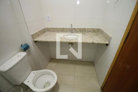 Banheiro de apartamento para alugar com 1 quarto, 30m² em Olaria, Rio de Janeiro