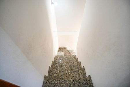 Casa de condomínio à venda com 68m², 3 quartos e 1 vaga Casa de condomínio à venda com 68m², 3 quartos e 1 vagaEscada