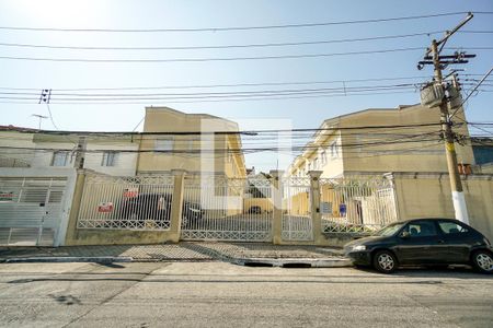 Casa de condomínio à venda com 68m², 3 quartos e 1 vaga Casa de condomínio à venda com 68m², 3 quartos e 1 vagaFachada